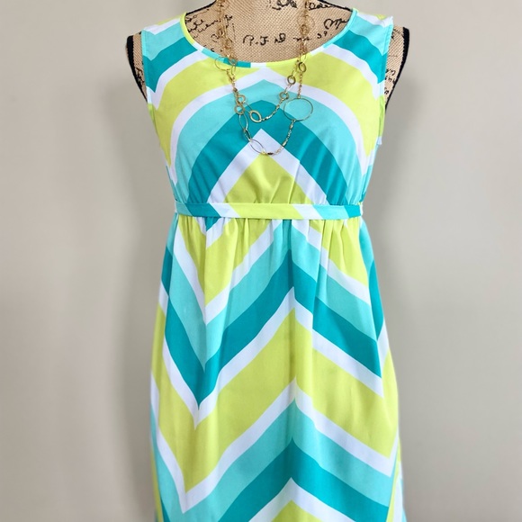 •Tacera Maternity•zig zag maternity blouse - Picture 5 of 6